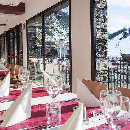 Ξενοδοχείο Piolets Centre 4*