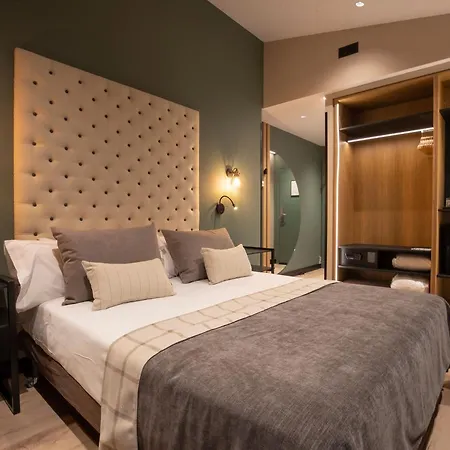 Ξενοδοχείο Piolets Centre 4*