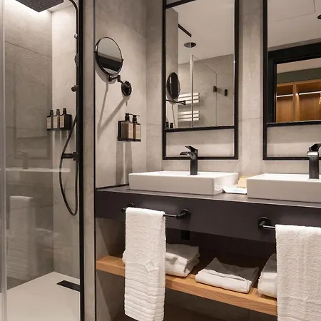 Piolets Centre Hotel 4*