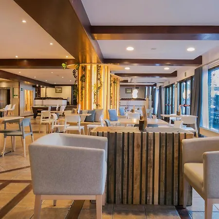 Ξενοδοχείο Piolets Centre 4*